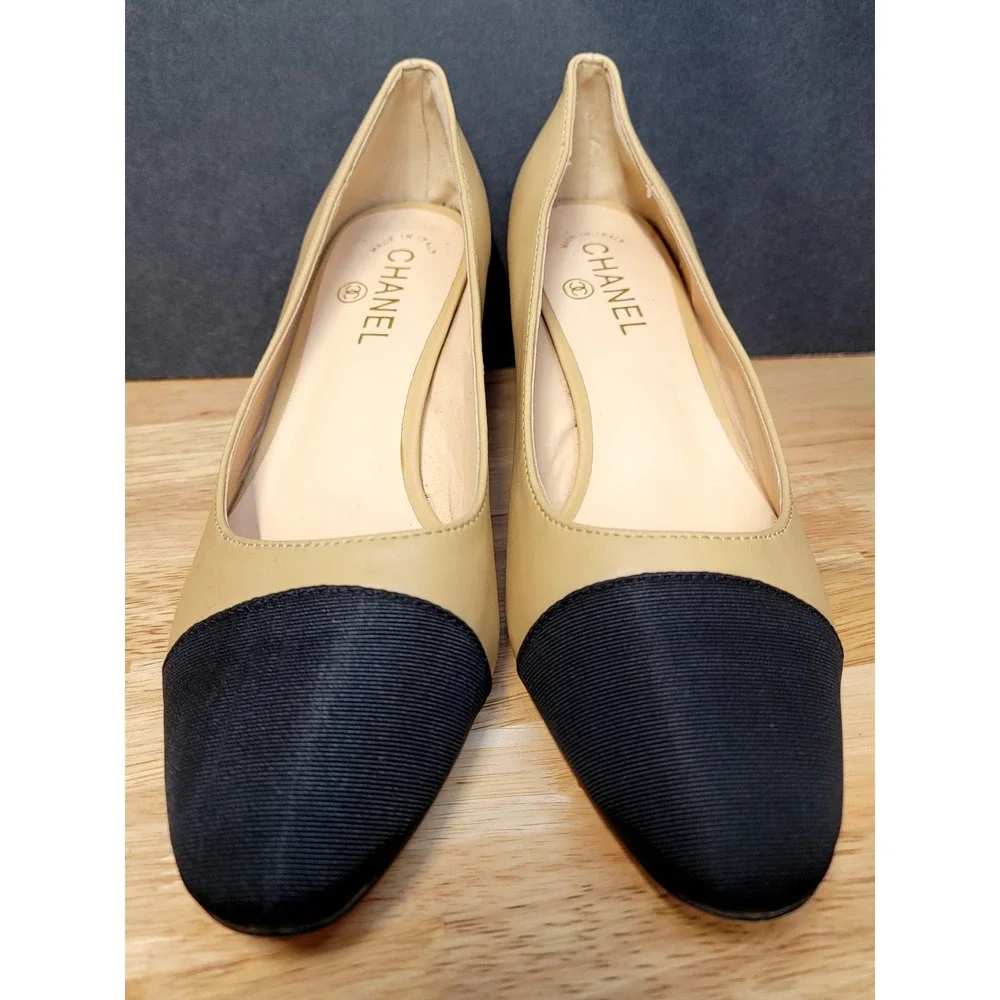 CHANEL Cap Toe Heels Beige Black Leather Block Heel Pumps Made‎ in Italy Size 39